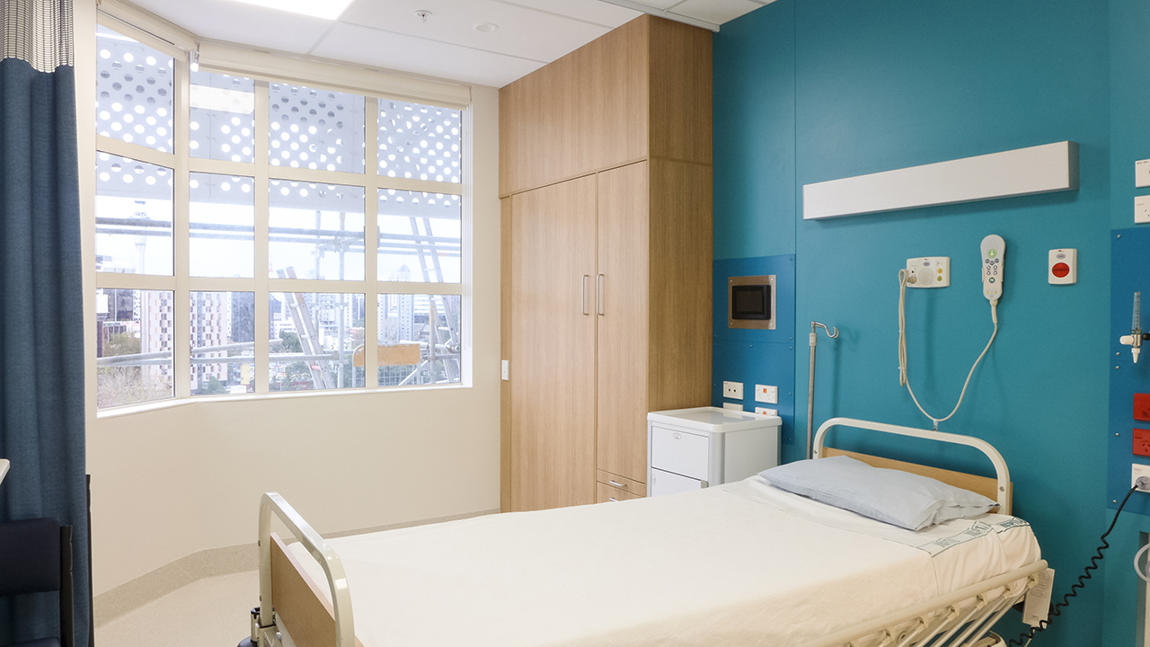 Klein_Starship_Hospital_Inpatient_Bedroom